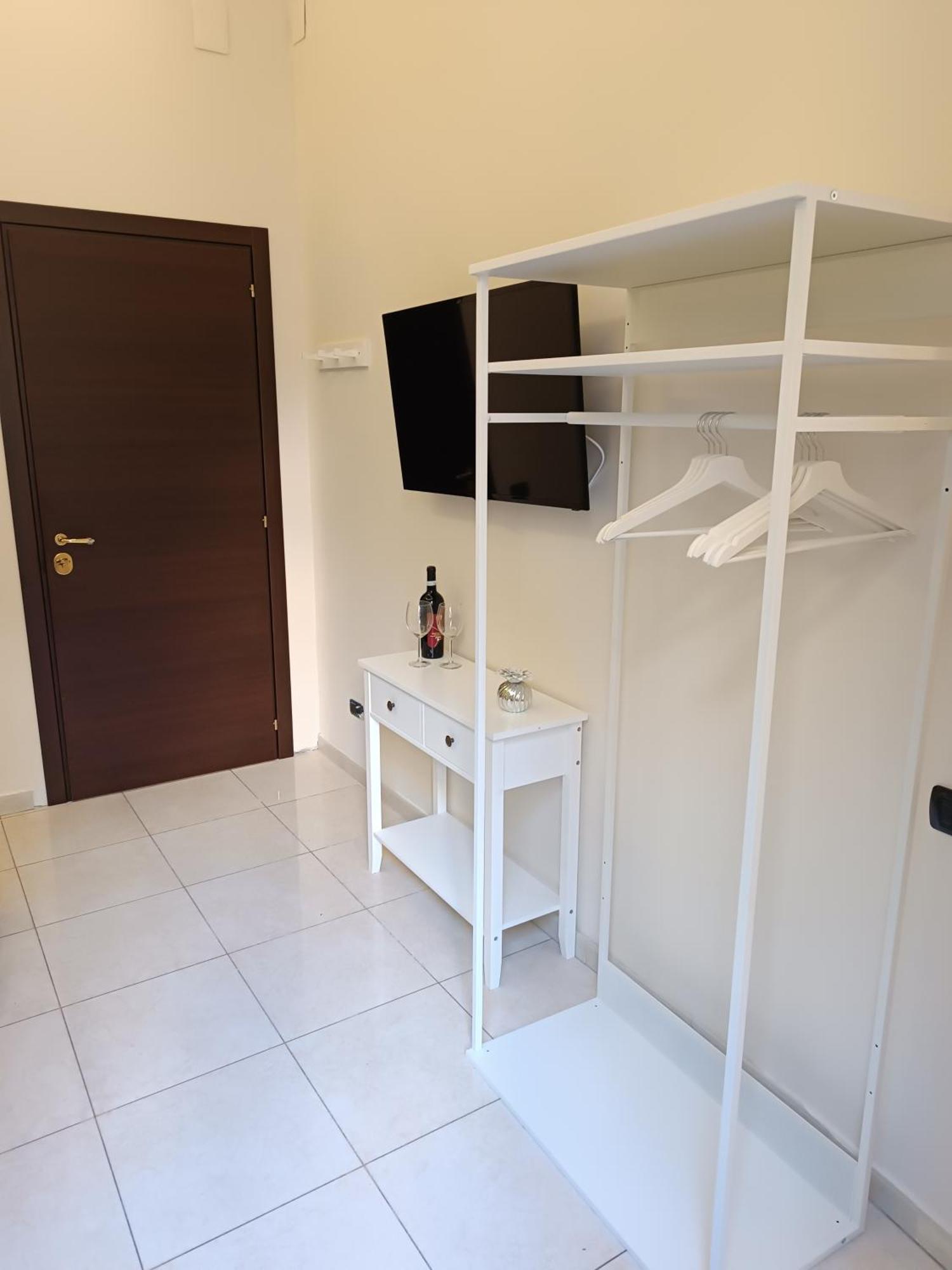 Residenza Geri - Suite And Home Napoli Centro المظهر الخارجي الصورة