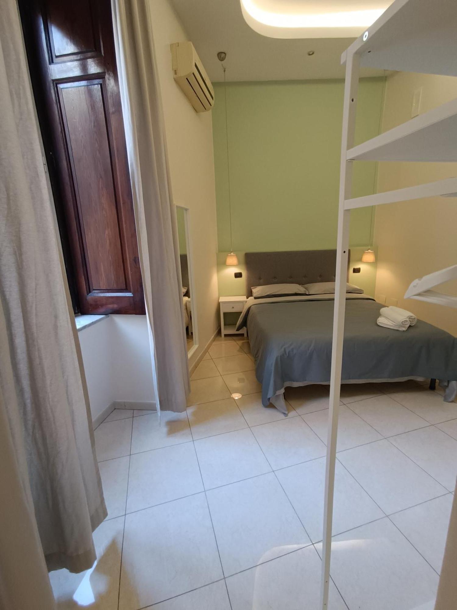 Residenza Geri - Suite And Home Napoli Centro المظهر الخارجي الصورة