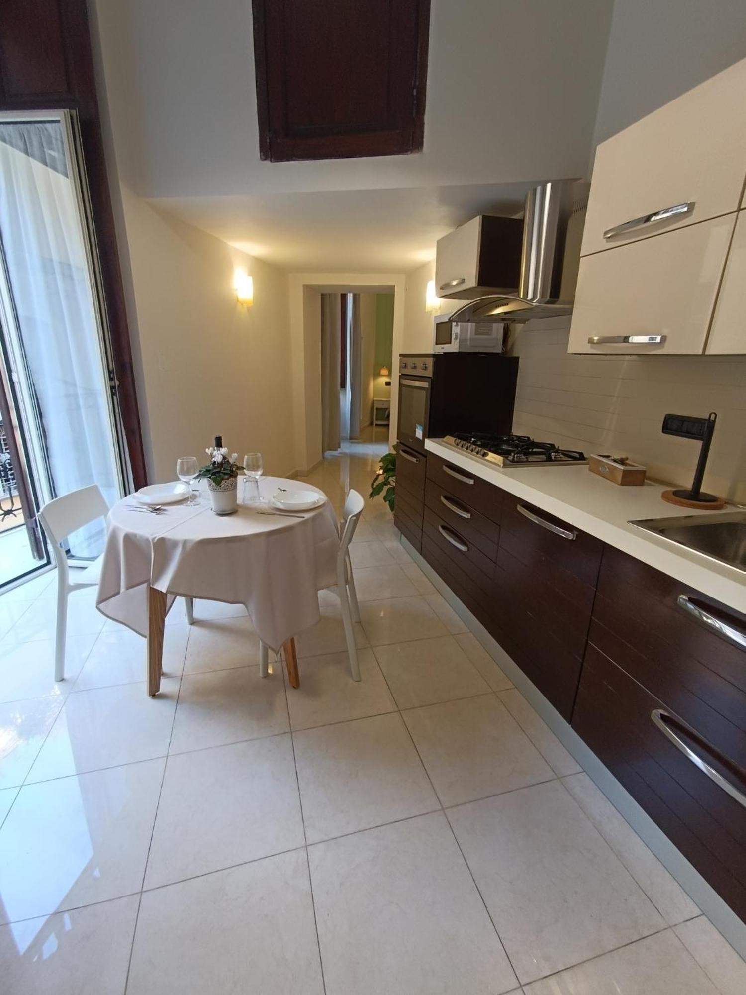 Residenza Geri - Suite And Home Napoli Centro المظهر الخارجي الصورة