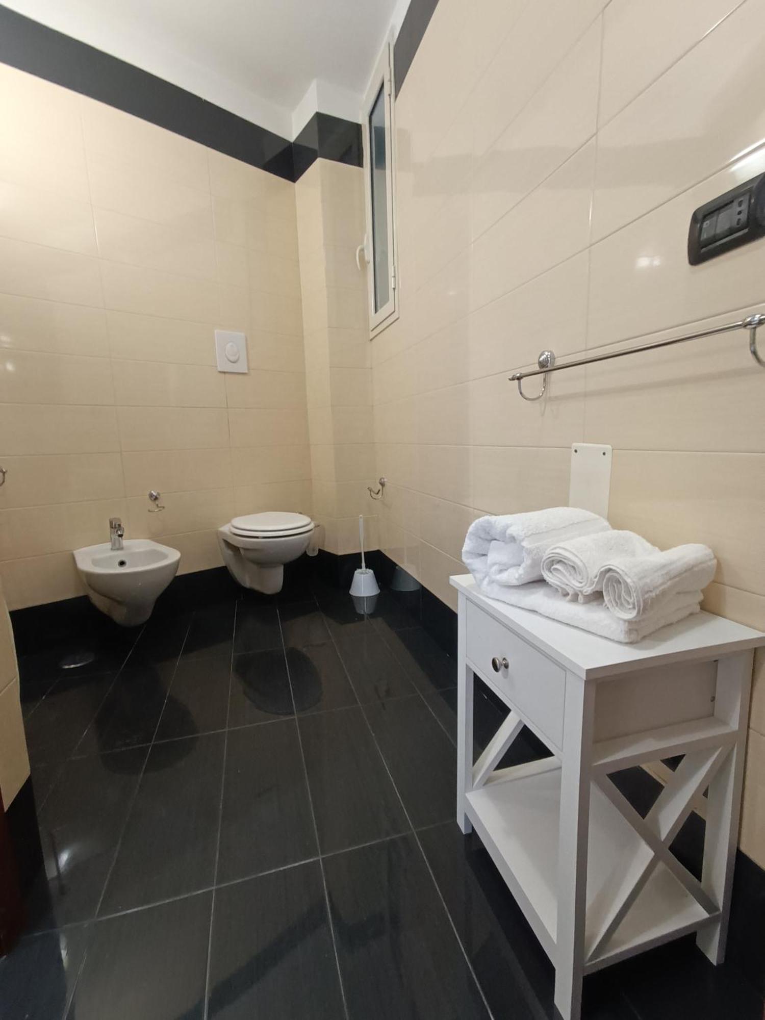 Residenza Geri - Suite And Home Napoli Centro المظهر الخارجي الصورة