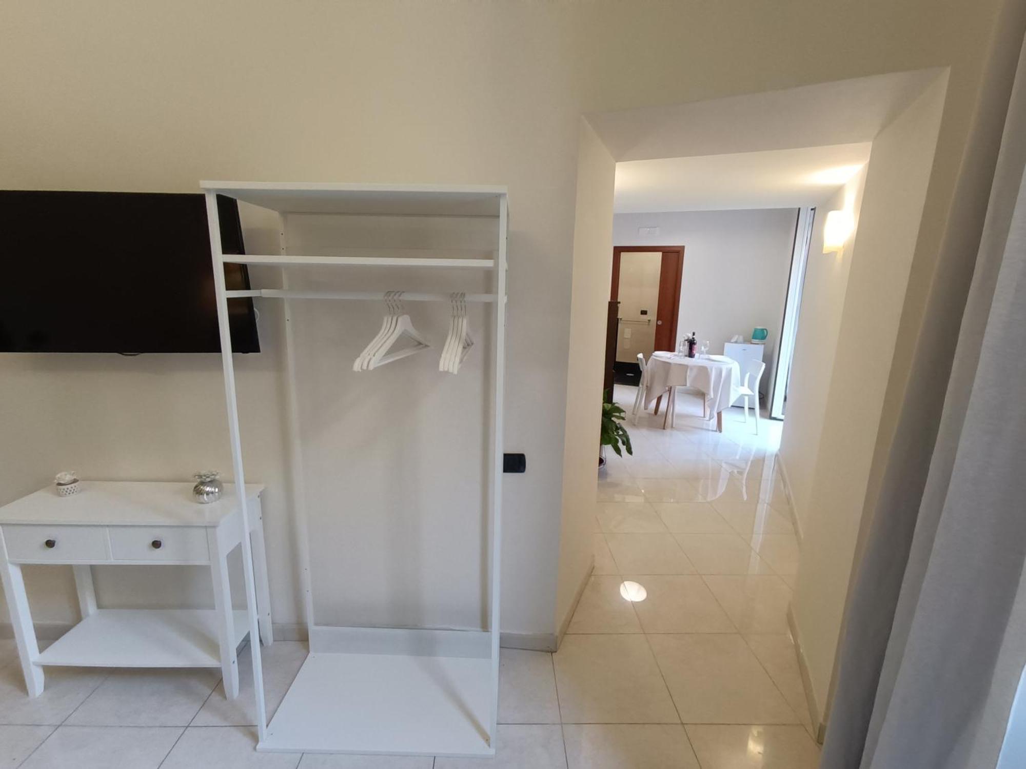 Residenza Geri - Suite And Home Napoli Centro المظهر الخارجي الصورة